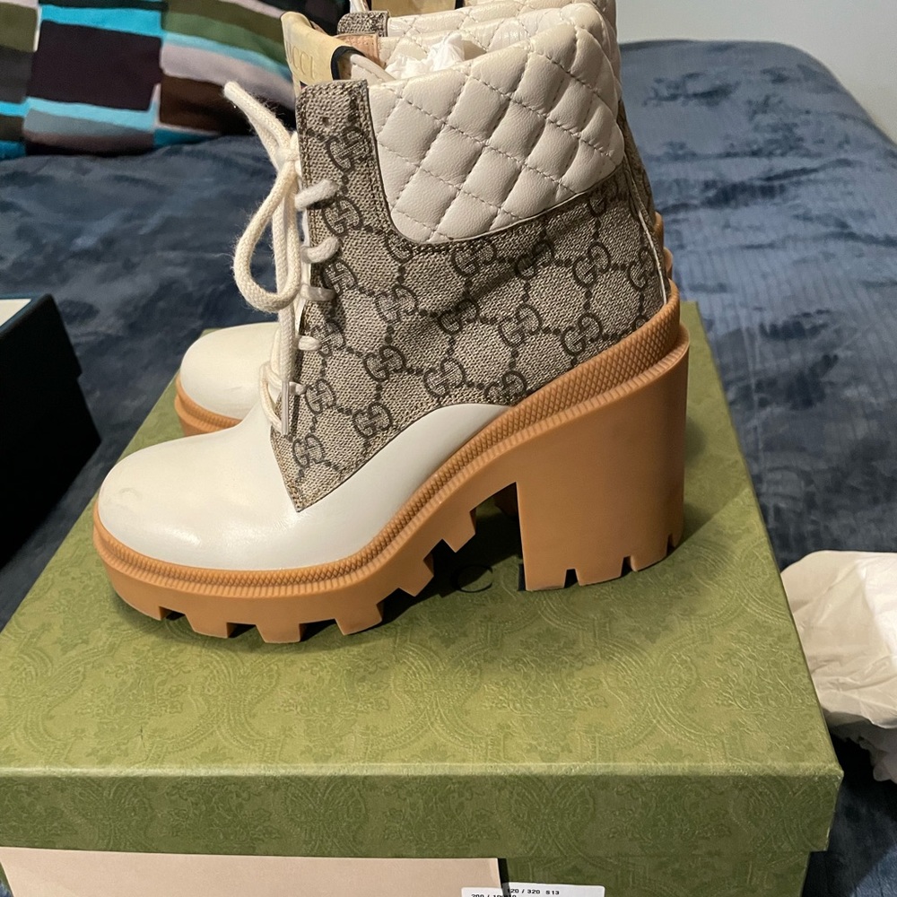 Gucci lace up leather platform ankle boots.